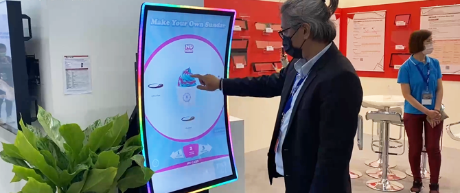 Flat or Curved Touchscreen Flat or Curved Touchscreen