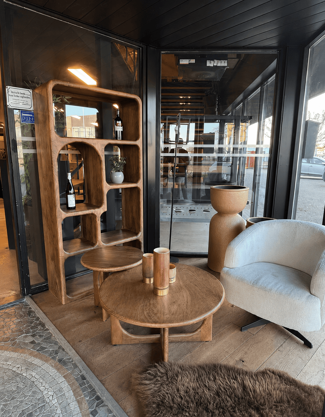 Showroom placeholder — replace with real photo