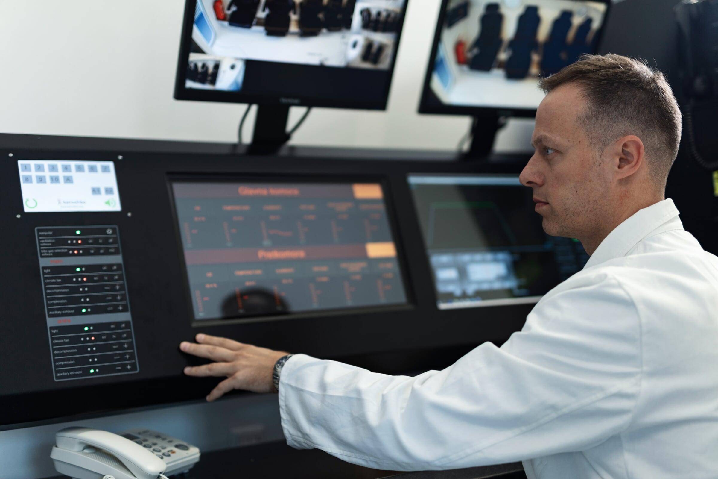 Military officers planning on a DISPLAX tactical touch Military officers planning on a DISPLAX tactical touch