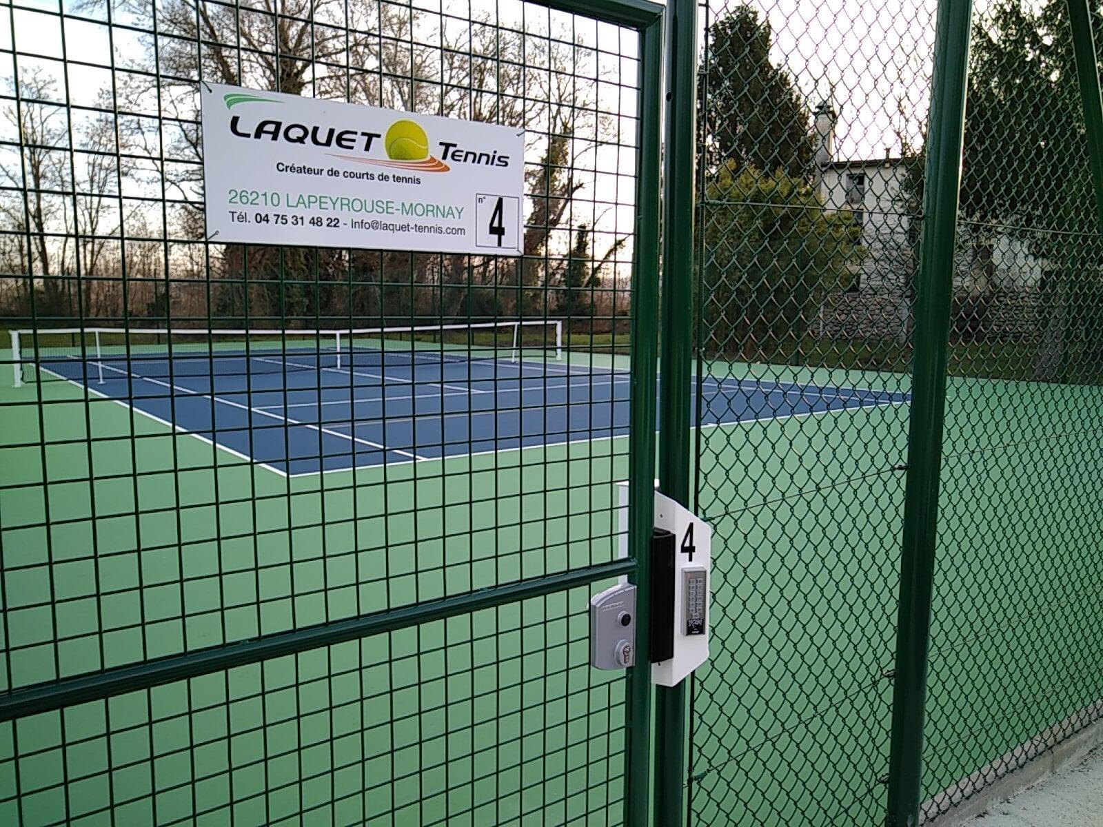 Solution d'accès aux tennis extérieur