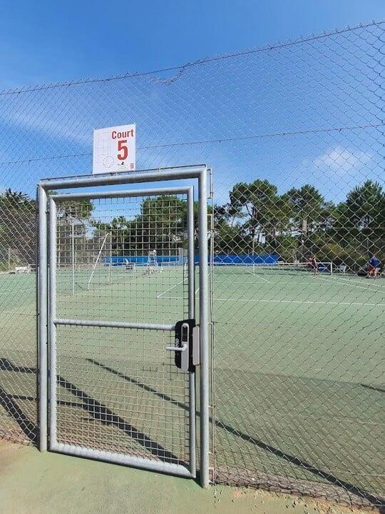 Tennis extérieur autonome