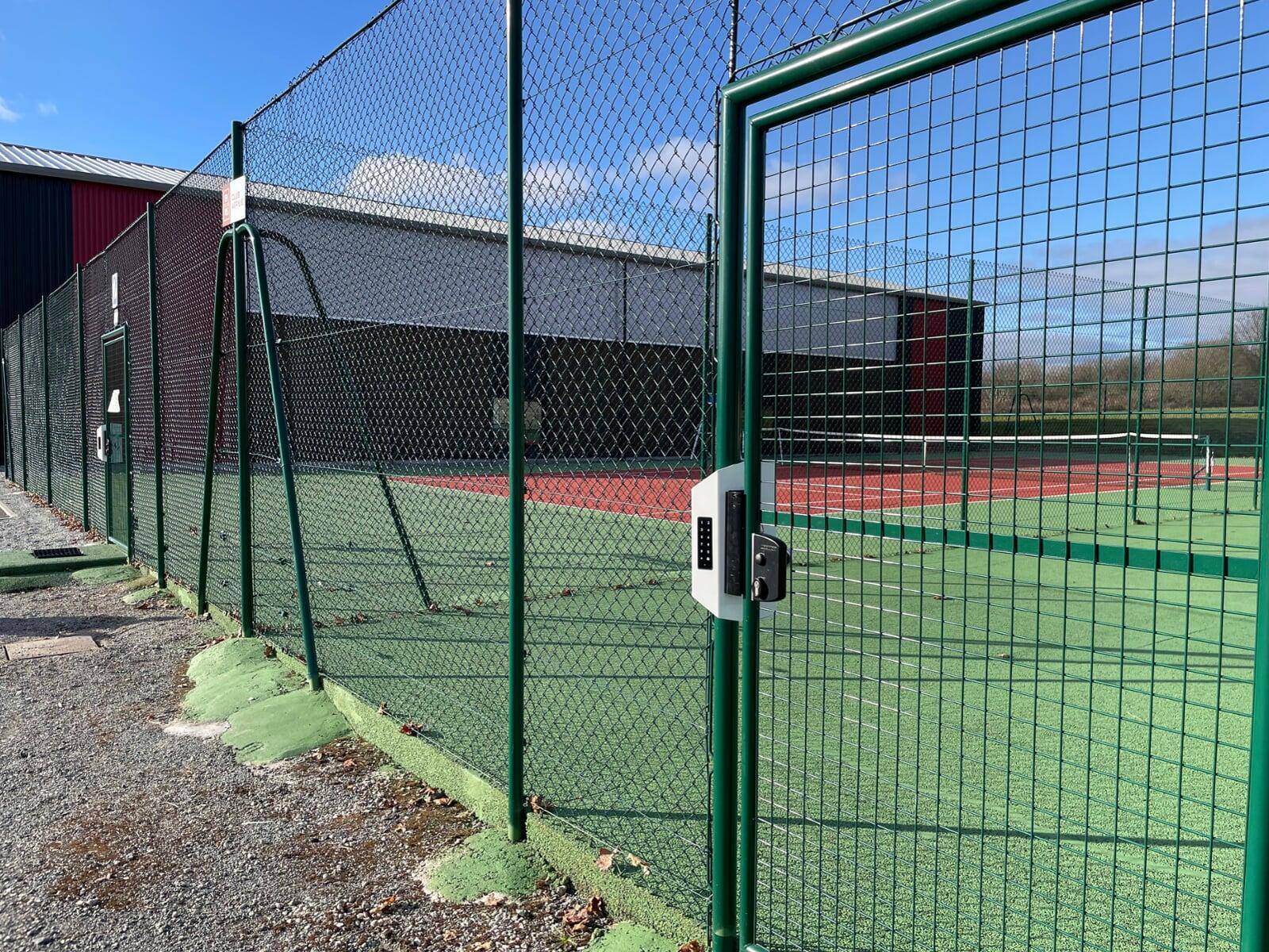 Tennis extérieur (Serrure Neop)