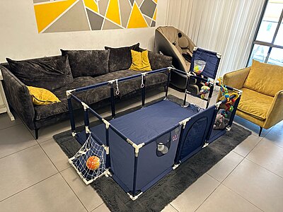 Кошара за игра с баскетболен кош и футболни врати Кошара за игра с баскетболен кош и футболни врати