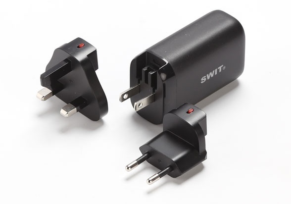 UC-2065 | 2xUSB-C + 1x USB-A 65W Fast USB-C Charger UC-2065 | 2xUSB-C + 1x USB-A 65W Fast USB-C Charger