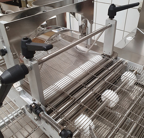 AF-400-30: Gitterband-Niederhalter