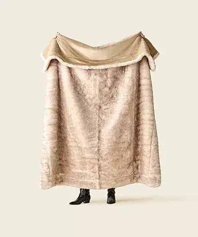 WARO par Plaids Cocooning - Plaid fausse fourrure sensation beige WARO par Plaids Cocooning - Plaid fausse fourrure sensation beige