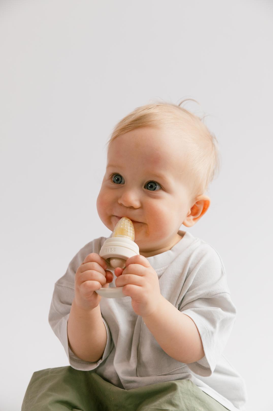 BIBS Baby Feeder Blush