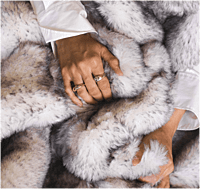 WARO par Plaids Cocooning - Plaid fausse fourrure sensation gris WARO par Plaids Cocooning - Plaid fausse fourrure sensation gris