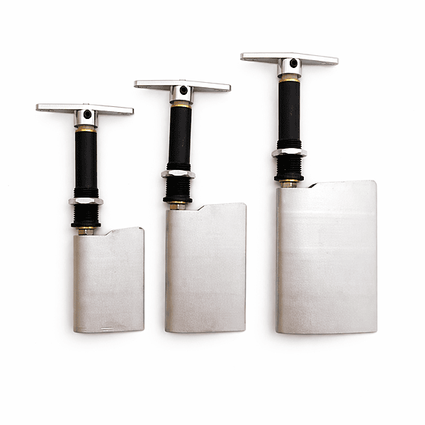 Aluminium RC boat rudders in three sizes with 180° control arms and plastic stuffing tubes Aluminium RC boat rudders in three sizes with 180° control arms and plastic stuffing tubes