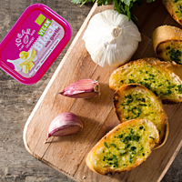 Butter Mandelbasis mit Knoblauch 120g Butter Mandelbasis mit Knoblauch 120g