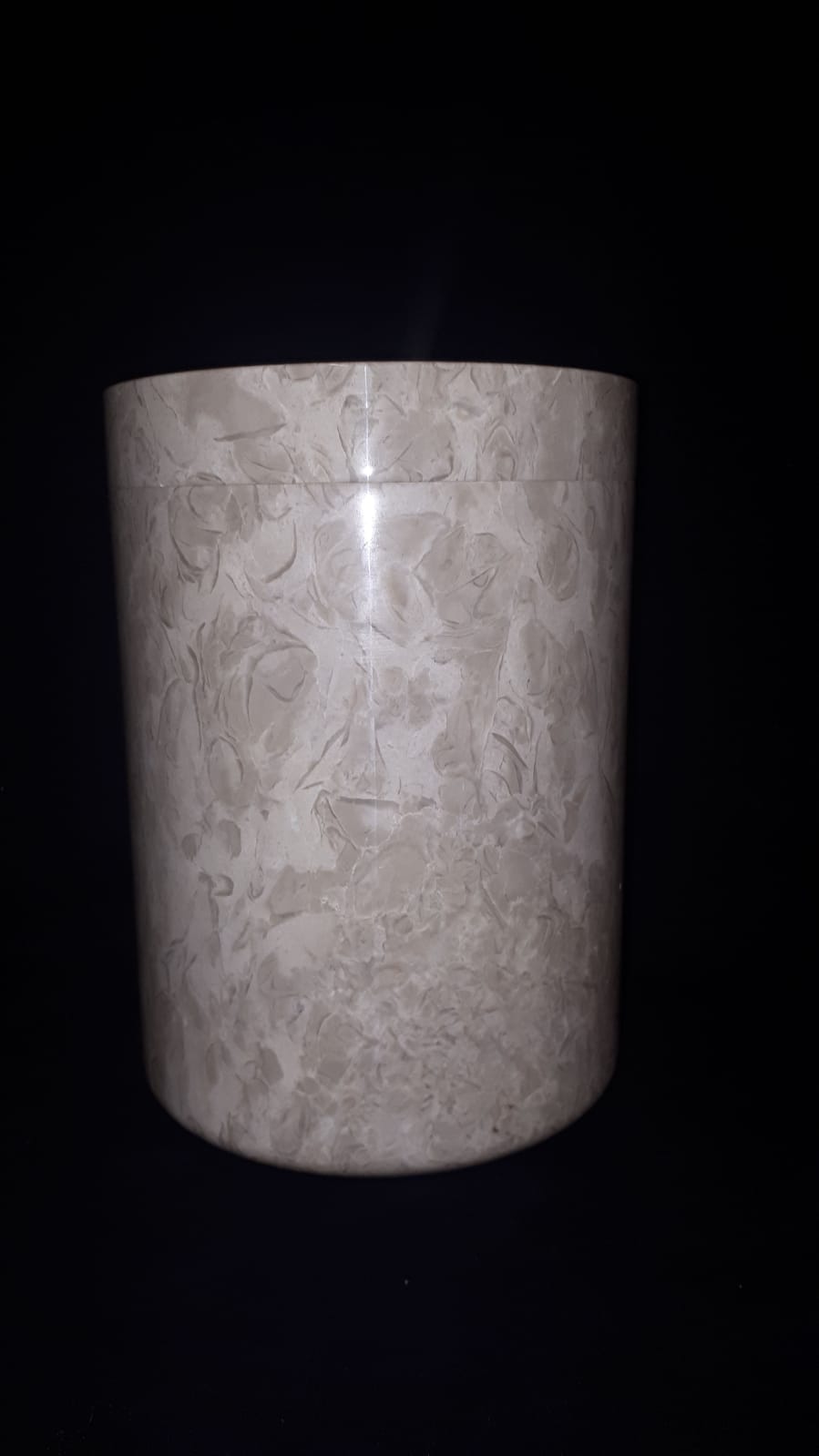 Urn vervaardigd uit natuursteen Urn vervaardigd uit natuursteen