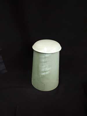 Natuurstenen lichtgroene urn Natuurstenen lichtgroene urn