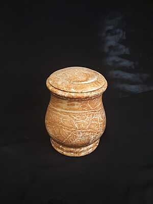 Natuurstenen marmeren urn Natuurstenen marmeren urn