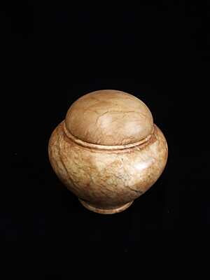 Natuurstenen albast urn Natuurstenen albast urn