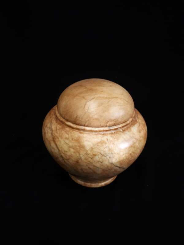 Natuurstenen albast urn Natuurstenen albast urn