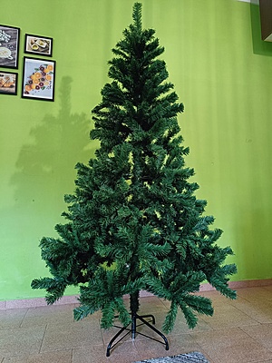 Изкуствена коледна елха 180см. Изкуствена коледна елха 180см.