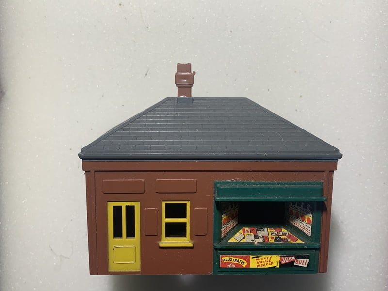 Triang - R66 - Newsagents