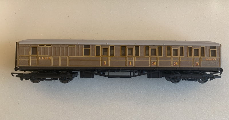 Hornby - Gresley Brake Composite LNER 4237 Coach