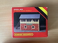Hornby - R503 - Signal Box