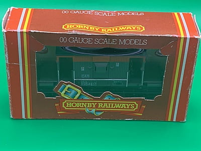 Hornby - R.048 - 20 Ton Brake Van 'CAR' Railfreight Livery