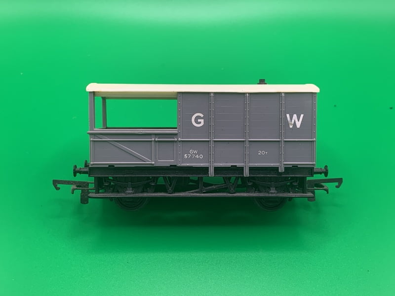 Triang - R124A - GWR 20T Toad Brake Van 57740 in GW Grey