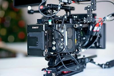 KA-R30B | High load with multi-sockets Hot-Swap Adaptor, 28V B-Mount to ARRI ALEXA Mini or Mini LF