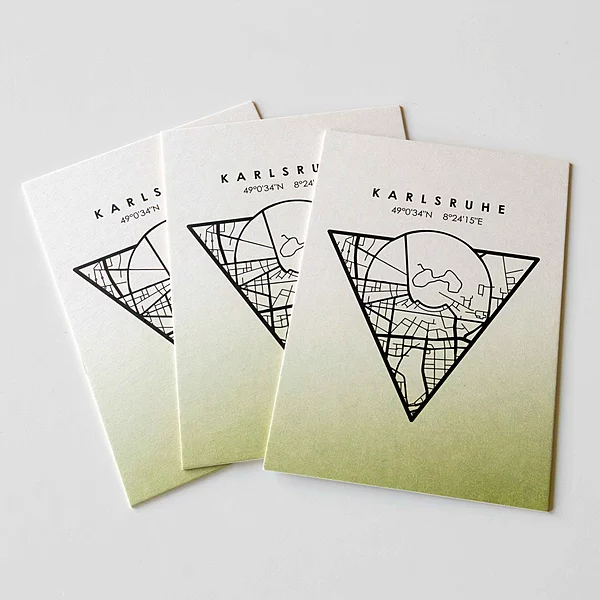 Karlsruhe Postkarte mit Stadtplan-Motiv, drei Karten mit grünem Farbverlauf