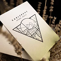 Karlsruhe Postkarte Map, Nahaufnahme zwischen Trockenblumen