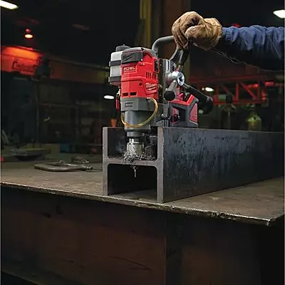 Milwaukee M18 FUEL™ магнетна преса за дупчење со постојан магнет