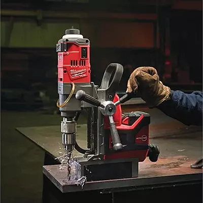 Milwaukee M18 FUEL™ магнетна преса за дупчење со постојан магнет