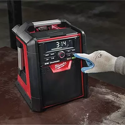 Milwaukee M18™ радио и полнач со Bluetooth®