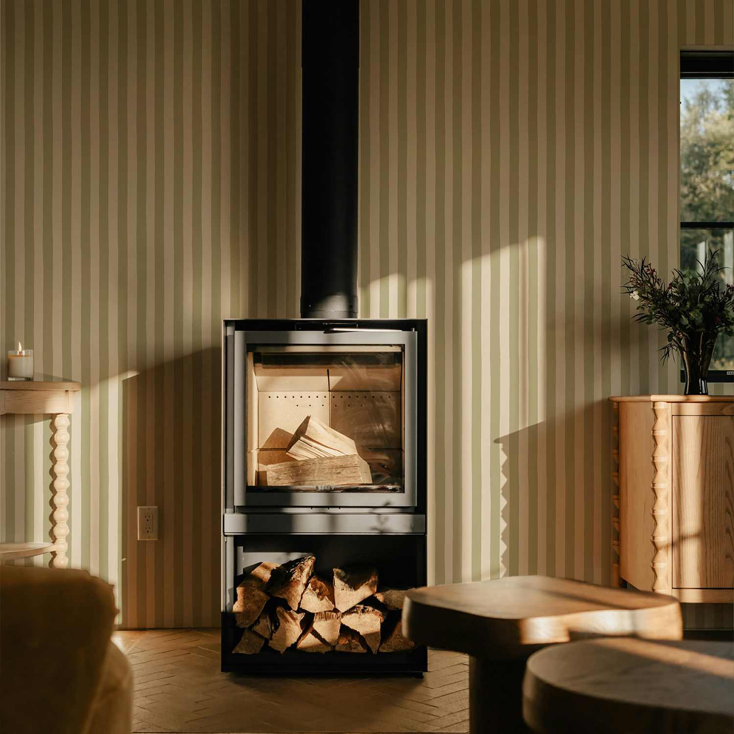 Medium Hand Painted Stripe - Southern Light and Parsnip - Wallpaper Medium Hand Painted Stripe - Southern Light and Parsnip - Wallpaper