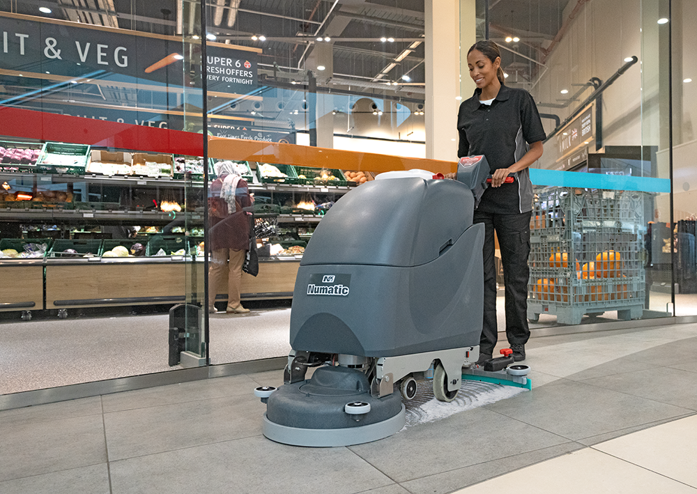 Batterie-Scheuersaugmaschine Numatic TBL4045 | 1 Stück Batterie-Scheuersaugmaschine Numatic TBL4045 | 1 Stück