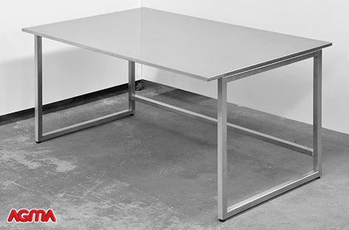 148 - Scrivania inox con struttura saldata, dimensioni varie