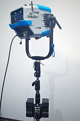 TD-R210S | 500W Super High load 48V/24V  Flexible Stand-mounted Adaptor for dual batterieS, V-mount