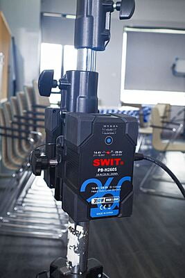 TD-R210S | 500W Super High load 48V/24V  Flexible Stand-mounted Adaptor for dual batterieS, V-mount