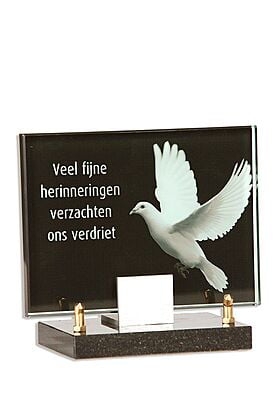 Glazen gedenkmonumentje op sokkel Glazen gedenkmonumentje op sokkel