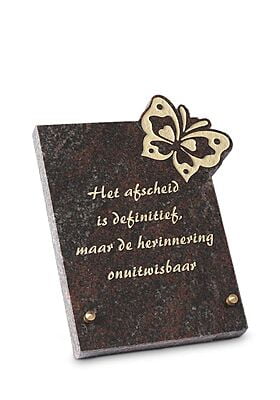 Gedenksteentje van graniet met vlinder Gedenksteentje van graniet met vlinder