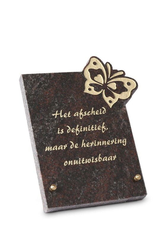Gedenksteentje van graniet met vlinder