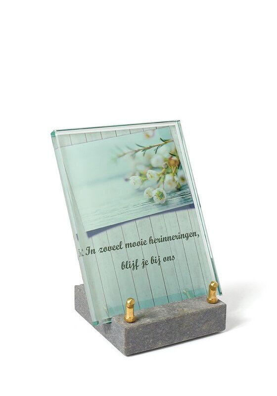 glazen gedenkplaatjemet grijze sokkel glazen gedenkplaatjemet grijze sokkel