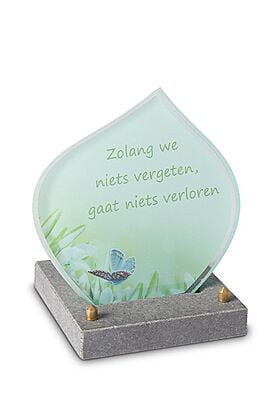 Gedenkplaatje van glas in de vorm van een traan Gedenkplaatje van glas in de vorm van een traan