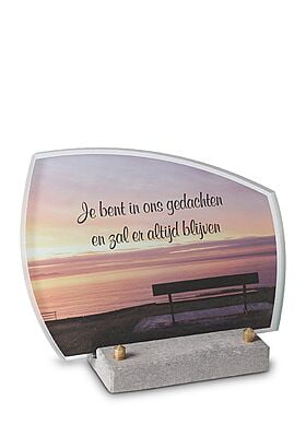 Glazen gedenkplaatje met tekst en foto Glazen gedenkplaatje met tekst en foto