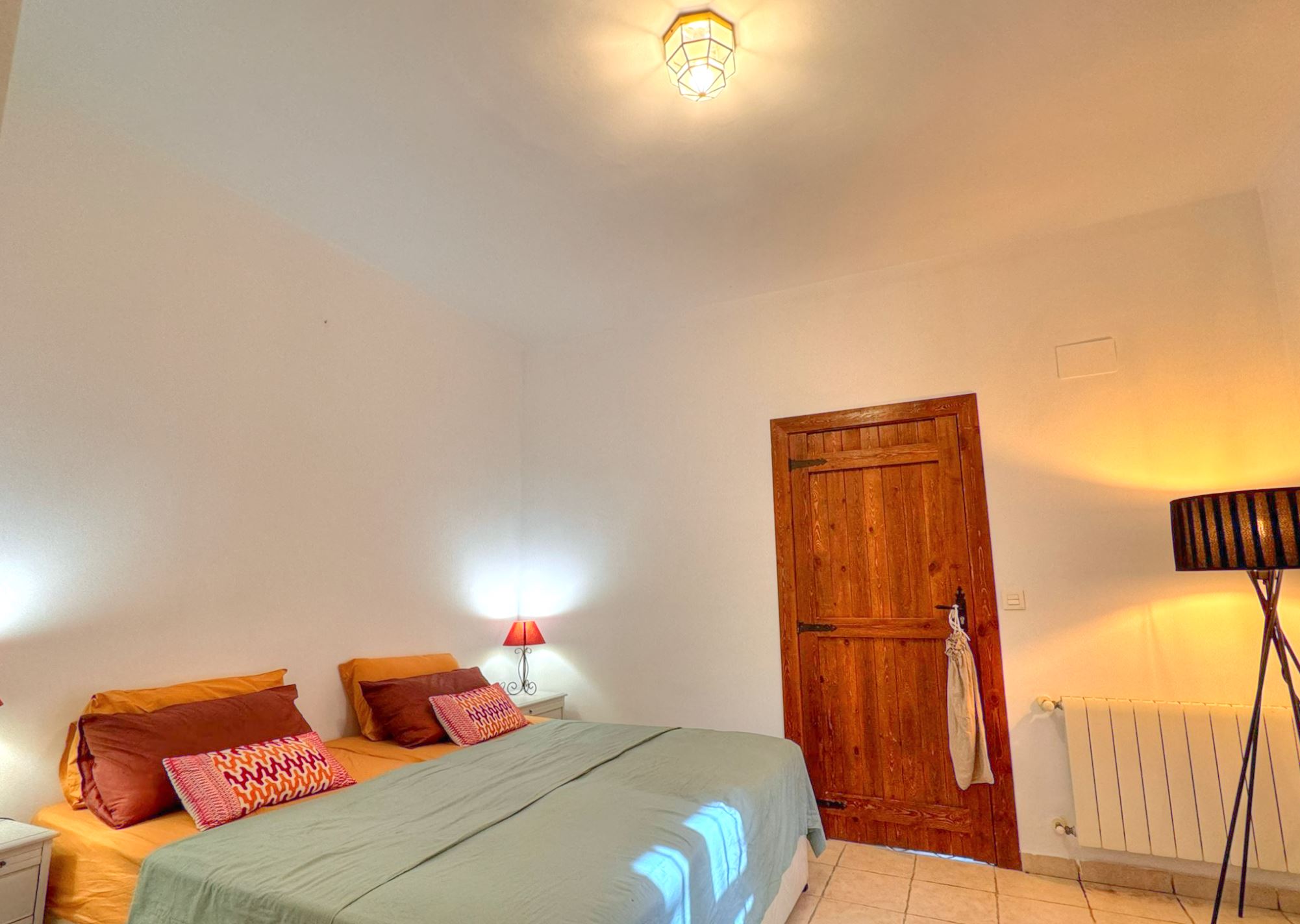 VLV Medium Room – Shared Bathroom VLV Medium Room – Shared Bathroom