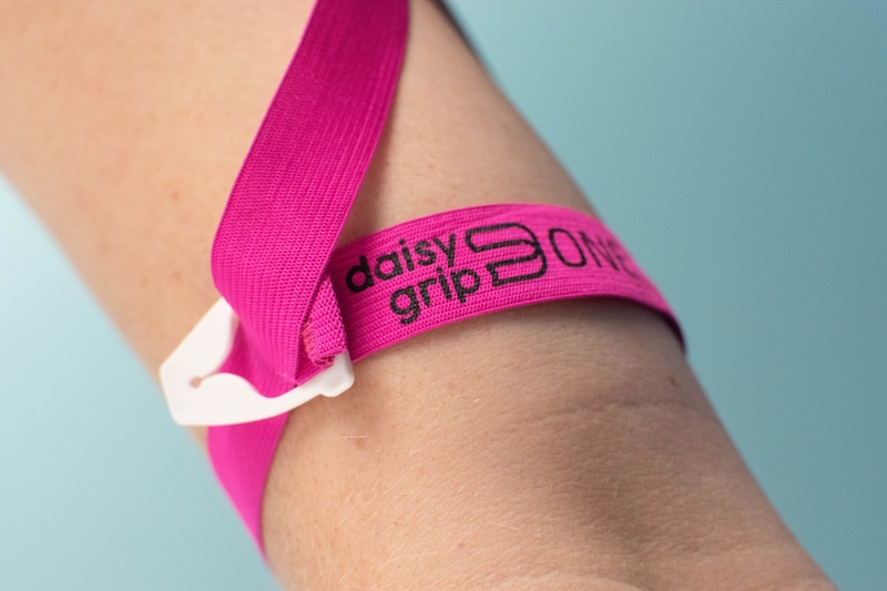 daisygrip ONE Venenstauer (patienten-gebunden, 50er Box)