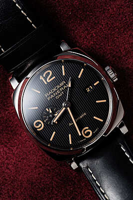 11895 - Panerai - PAM00657 - pre-owned conditions with MINOR signs of usage - Card & Box