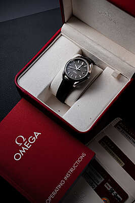 12220 - Omega - 231.10.39.21.06.001 (No bracelet) - pre-owned conditions with MINOR signs of usage - Card & Box