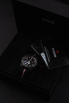 13354 - Tudor - 25827KNRS - Like New - Card & Box