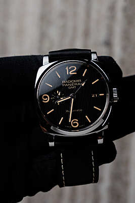 11895 - Panerai - PAM00657 - pre-owned conditions with MINOR signs of usage - Card & Box