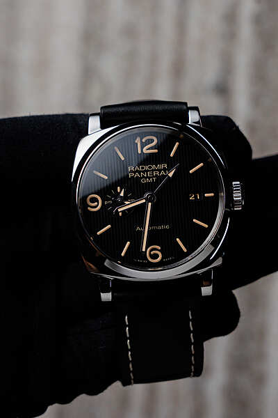 11895 - Panerai - PAM00657 - pre-owned conditions with MINOR signs of usage - Card & Box