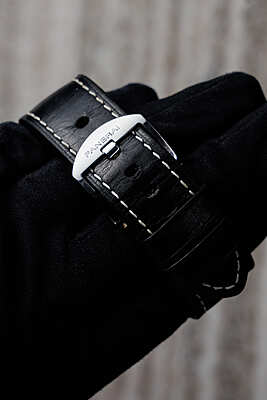 11895 - Panerai - PAM00657 - pre-owned conditions with MINOR signs of usage - Card & Box
